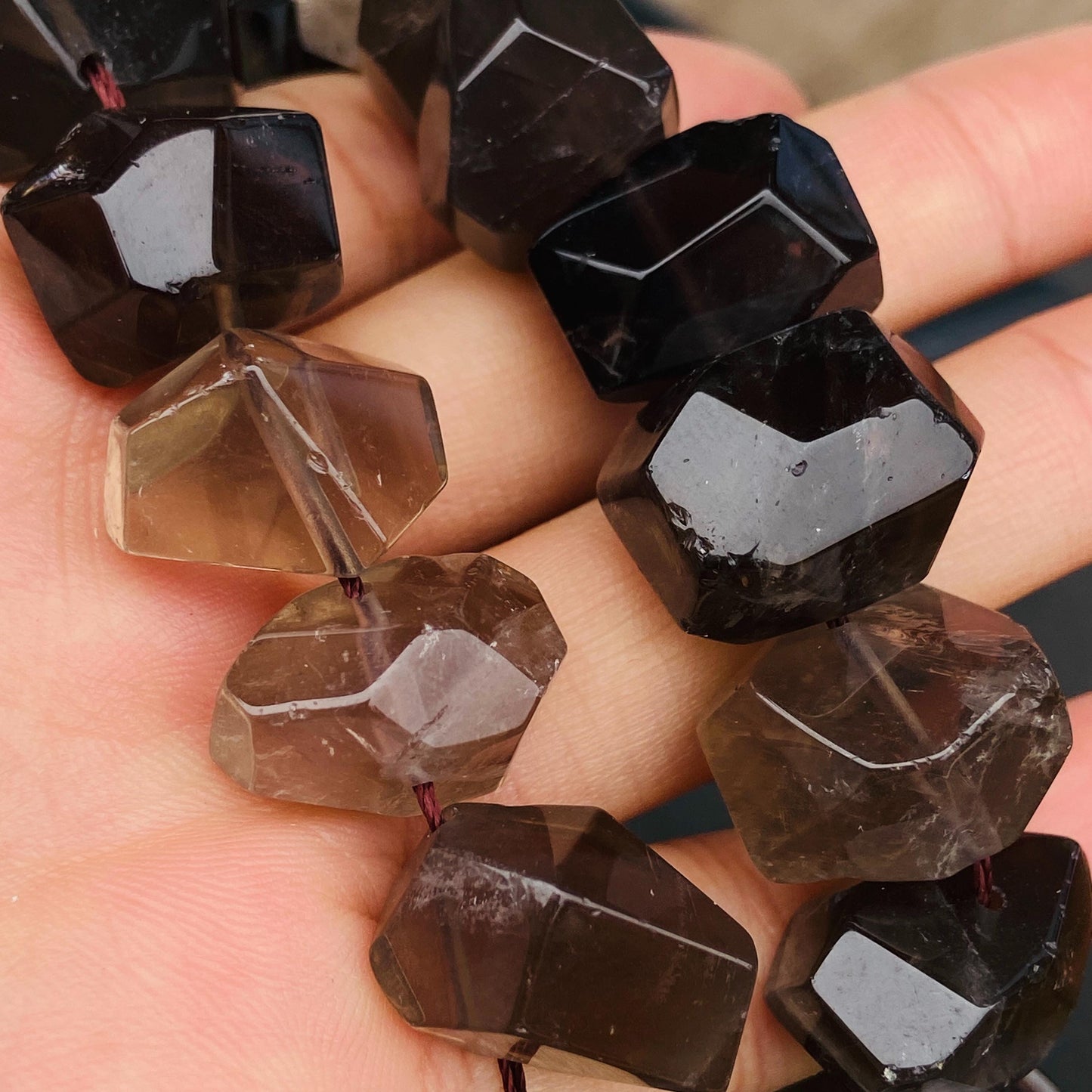 Natürliche Rauchquarz Perlen Strang, unregelmäßig facettierte Kristall Nuggets für Schmuckherstellung, Boho DIY Heilstein Bastelperlen 40cm