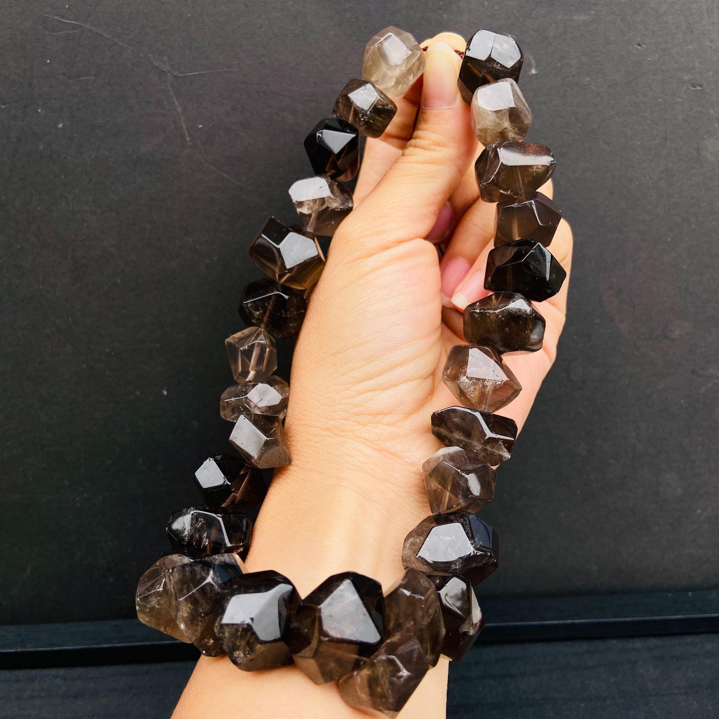 Natürliche Rauchquarz Perlen Strang, unregelmäßig facettierte Kristall Nuggets für Schmuckherstellung, Boho DIY Heilstein Bastelperlen 40cm