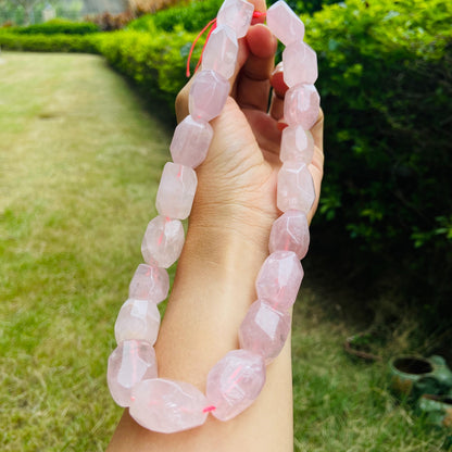 Natürliche Rosenquarz Perlen Nuggets, rosa Kristall Heilstein Strang für Schmuckherstellung, Boho DIY Bastelperlen, facettierte Edelsteine