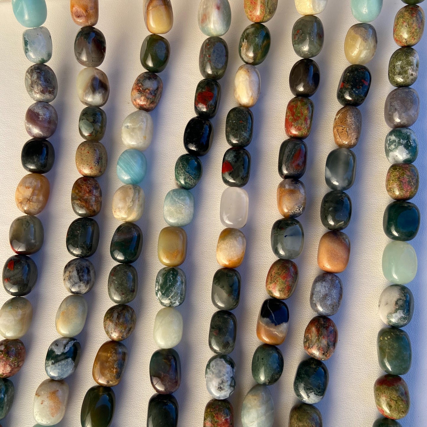 Bunte Natursteinperlen für Schmuckherstellung, Gemischte Achat und Amazonit Trommelsteine, Boho Chakra Nugget Strang für DIY Armbänder