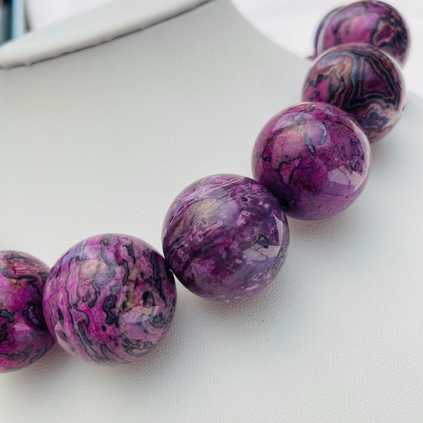 Große Charoit Perlen lila Naturstein rund poliert DIY Schmuckperlen für Armbänder Ketten Hauptperle Heilstein 24mm