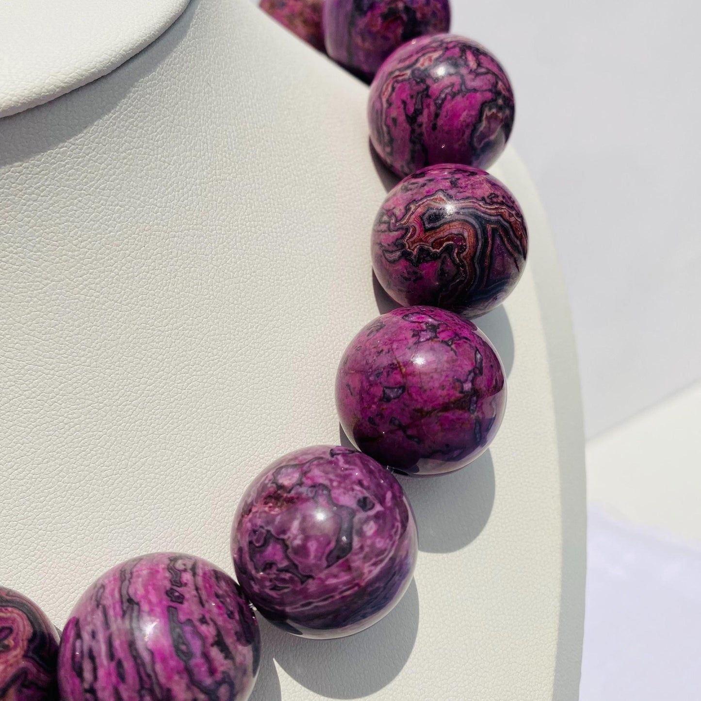 Große Charoit Perlen lila Naturstein rund poliert DIY Schmuckperlen für Armbänder Ketten Hauptperle Heilstein 24mm