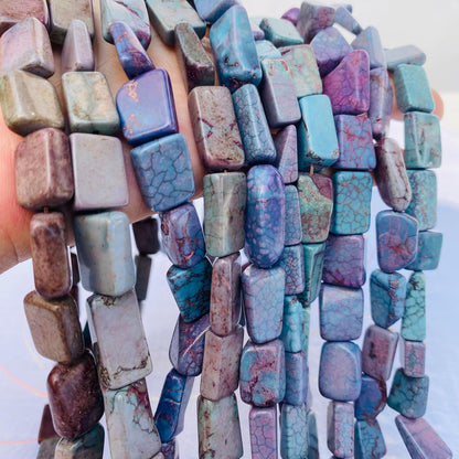 Violette Rechteck-Perlen für Schmuckherstellung, gefärbter Howlith, DIY Edelsteinperlen, Boho Stil, für Halsketten & Armbänder, 38 cm