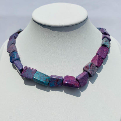 Violette Rechteck-Perlen für Schmuckherstellung, gefärbter Howlith, DIY Edelsteinperlen, Boho Stil, für Halsketten & Armbänder, 38 cm