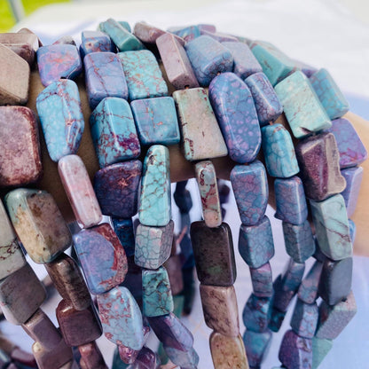 Violette Rechteck-Perlen für Schmuckherstellung, gefärbter Howlith, DIY Edelsteinperlen, Boho Stil, für Halsketten & Armbänder, 38 cm