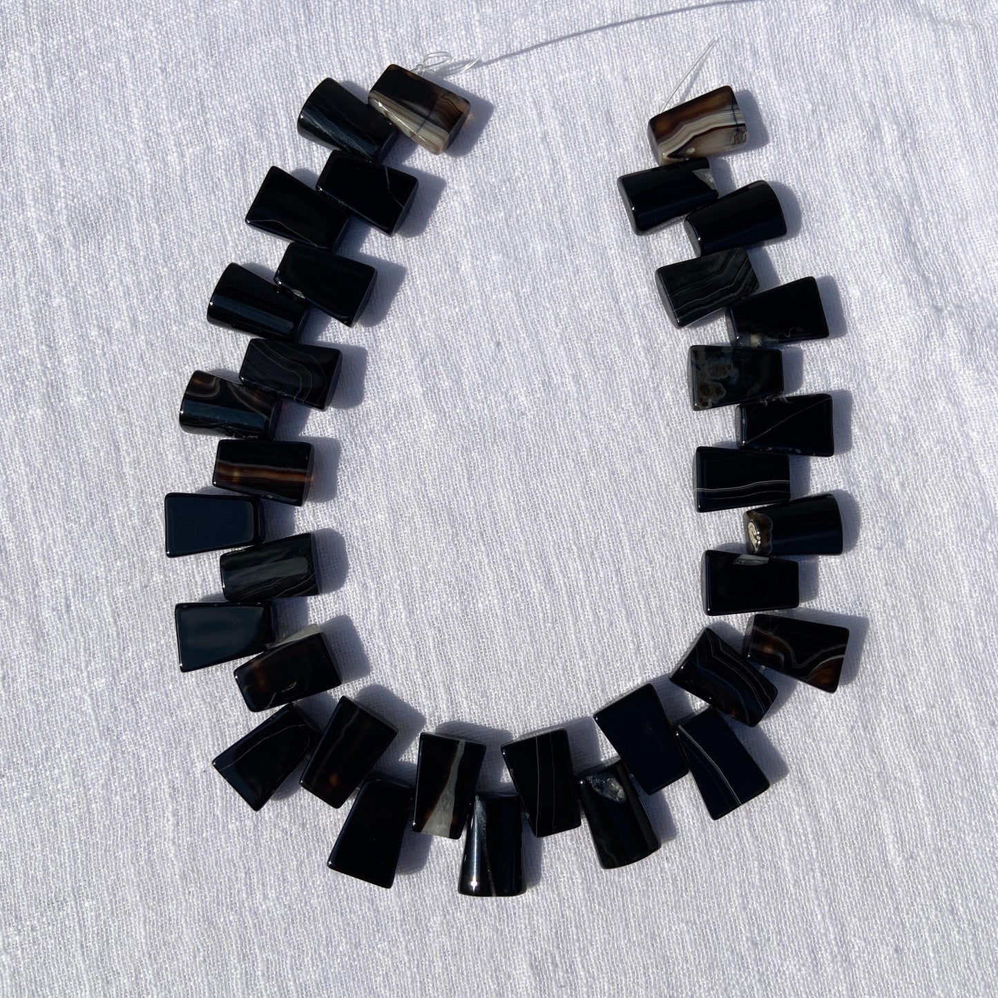 Natürliche Schwarze Achat-Perlen – Polierte Edelstein-Treppenperlen für Schmuckherstellung, Mala, Energieheilung & Boho DIY-Projekte,