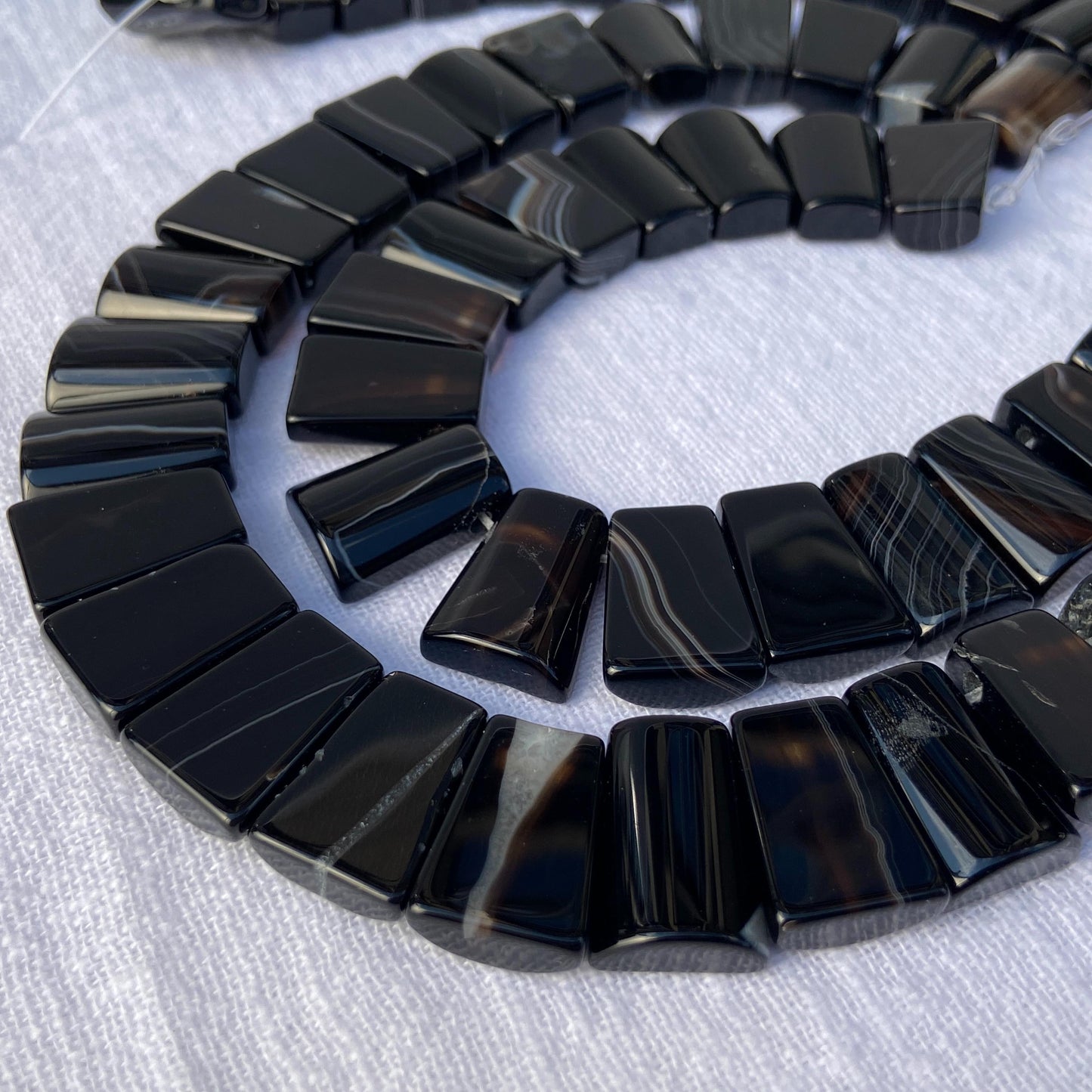 Natürliche Schwarze Achat-Perlen – Polierte Edelstein-Treppenperlen für Schmuckherstellung, Mala, Energieheilung & Boho DIY-Projekte,