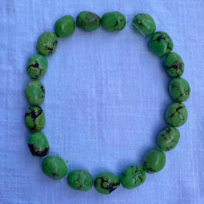 Chunky grüne Nugget Perlen aus synthetischem Türkis für DIY Schmuckherstellung, Edelsteinperlen im natürlichen Look, ca. 38cm Strang