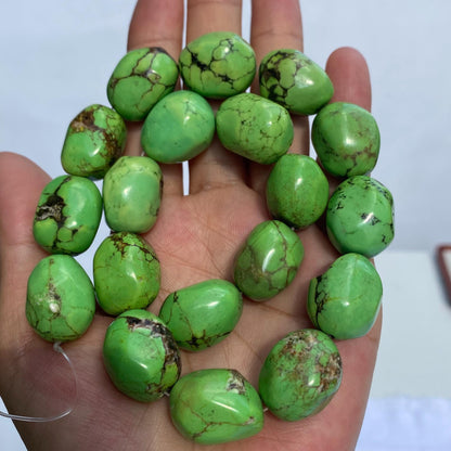 Chunky grüne Nugget Perlen aus synthetischem Türkis für DIY Schmuckherstellung, Edelsteinperlen im natürlichen Look, ca. 38cm Strang