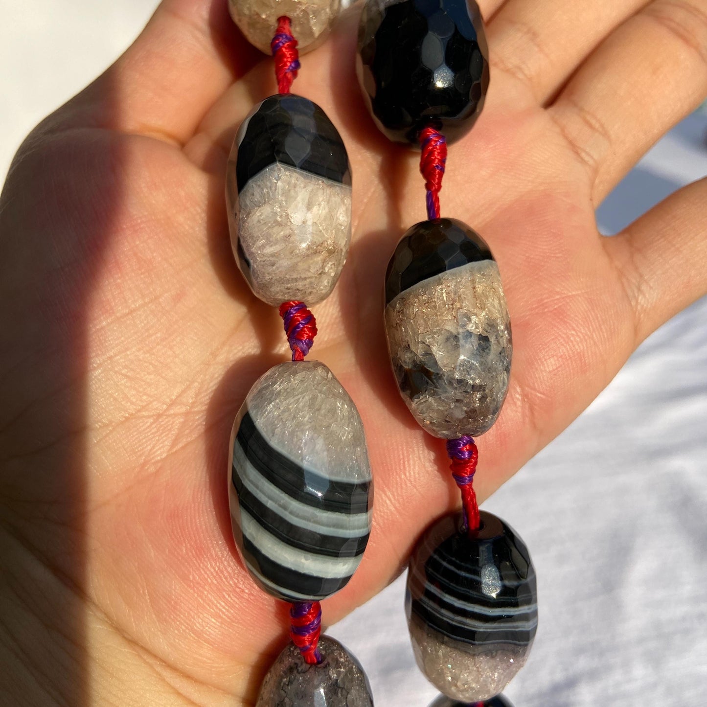 Natürliche Quarz Achat Edelsteinperlen mit Facettenschliff, zweifarbige Nugget Perlen für DIY Schmuckherstellung im Boho Stil, ca. 11 Stück