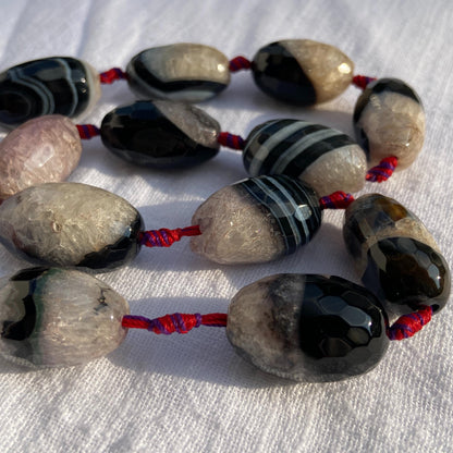 Natürliche Quarz Achat Edelsteinperlen mit Facettenschliff, zweifarbige Nugget Perlen für DIY Schmuckherstellung im Boho Stil, ca. 11 Stück