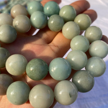 Natürliche grüne Jade Perlenkette für DIY Schmuckherstellung, polierte runde Edelsteinperlen für Mala Armband oder Halskette Projekte