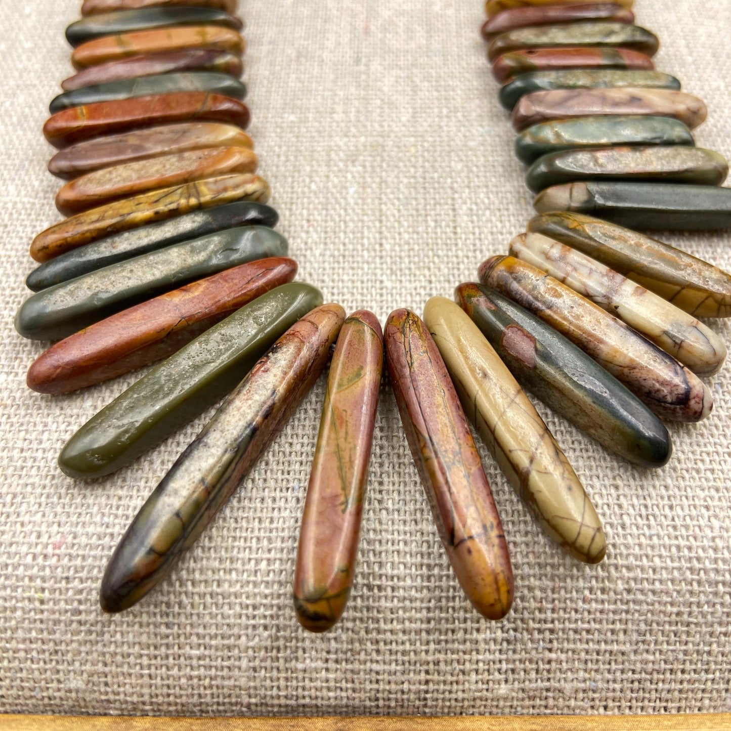 Naturstein Perlen Picasso Jaspis Spike Form für Boho Schmuck DIY, Bastelperlen zum Ketten Ohrringe Armband Design, 38cm Strang