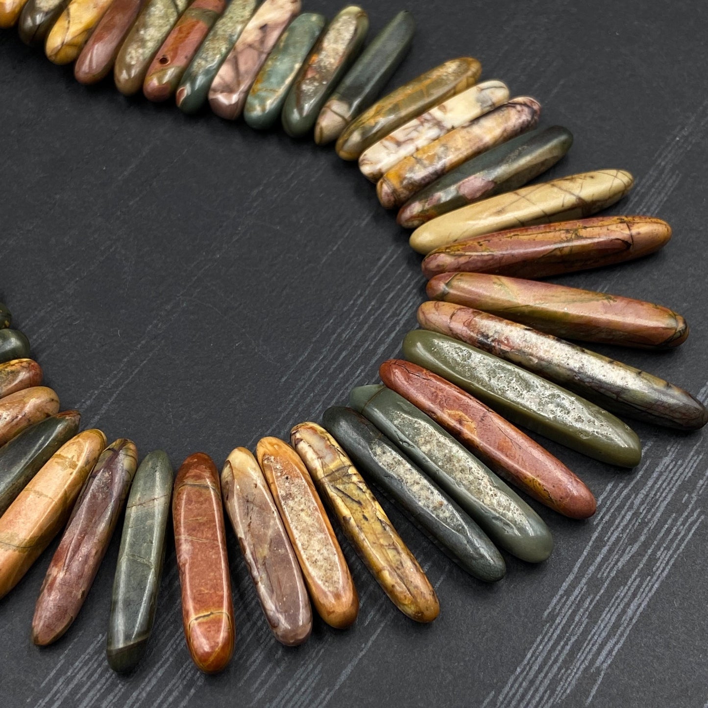 Naturstein Perlen Picasso Jaspis Spike Form für Boho Schmuck DIY, Bastelperlen zum Ketten Ohrringe Armband Design, 38cm Strang