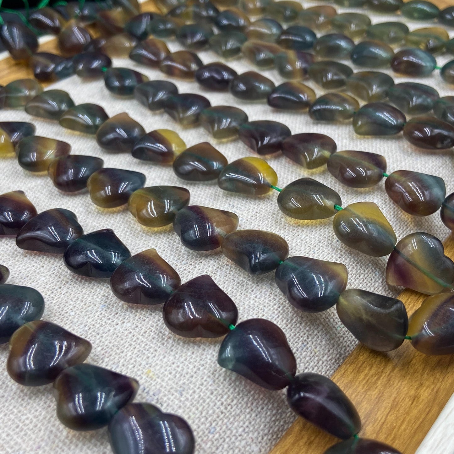 Regenbogenfarbene Naturstein Herzperlen für Boho Schmuck DIY Heilstein Armband Spiritueller Kristall Energieperlen aus Russland