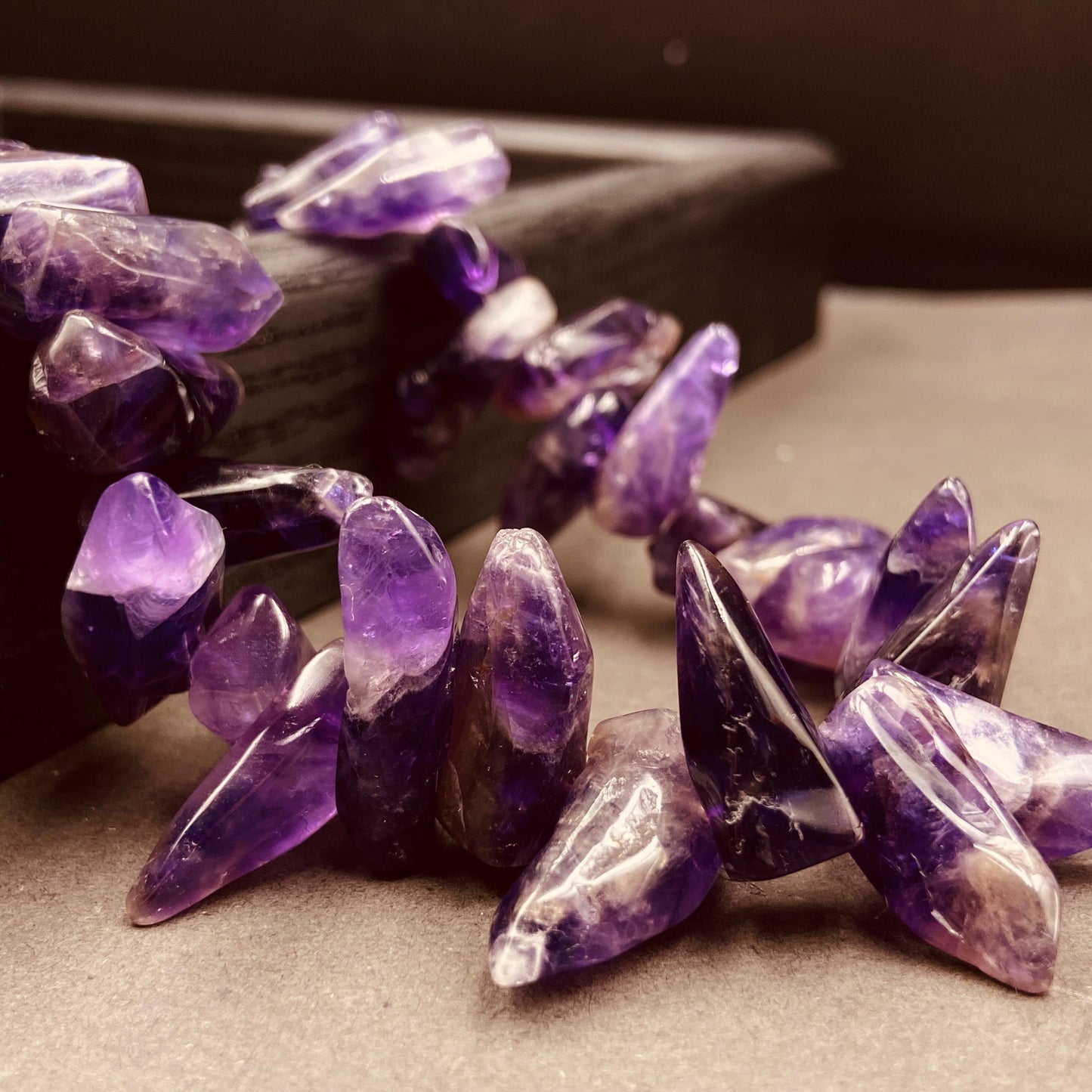 Natürliche Amethyst Rohstein Perlen für Boho Schmuckherstellung DIY Armband Halskette Heilstein Kristall Energie Bastelperlen lila