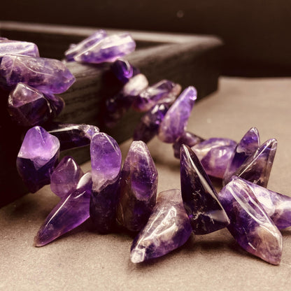 Natürliche Amethyst Rohstein Perlen für Boho Schmuckherstellung DIY Armband Halskette Heilstein Kristall Energie Bastelperlen lila