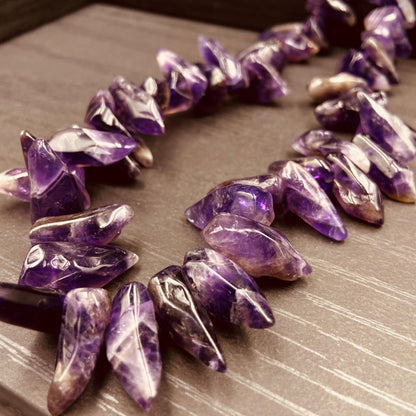 Natürliche Amethyst Rohstein Perlen für Boho Schmuckherstellung DIY Armband Halskette Heilstein Kristall Energie Bastelperlen lila