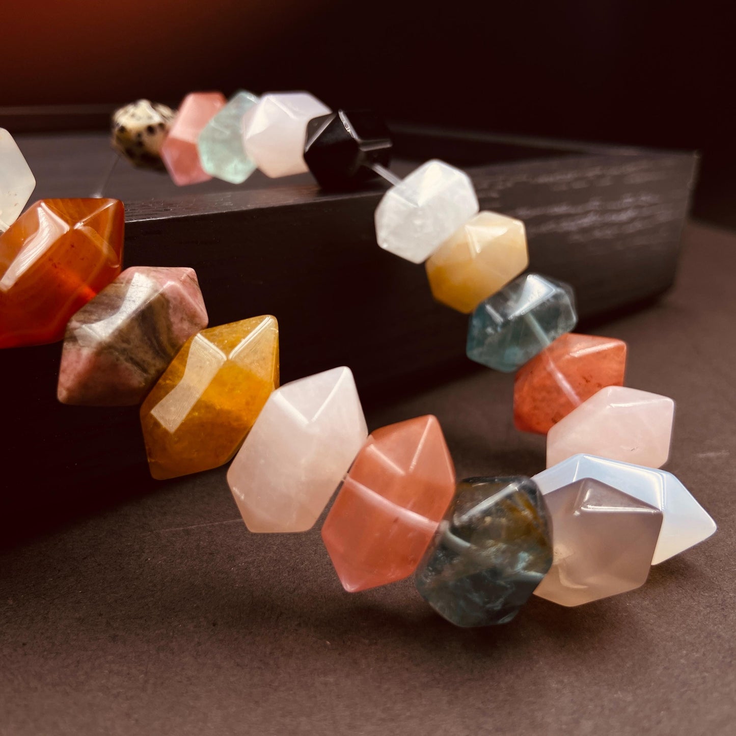 Bunte natürliche Edelstein Doppelspitzen Perlen Mix für Boho Schmuckherstellung DIY Armband Halskette Heilstein Bastelperlen Halbstrang