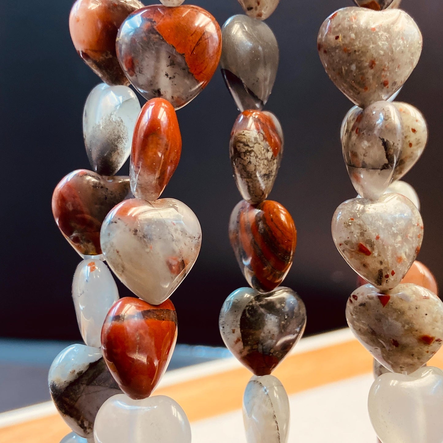 Natürliche Drachenblutstein Herzperlen für Boho Schmuckherstellung DIY Armband Halskette Heilstein Bastelperlen Geschenkidee Naturstein Mix