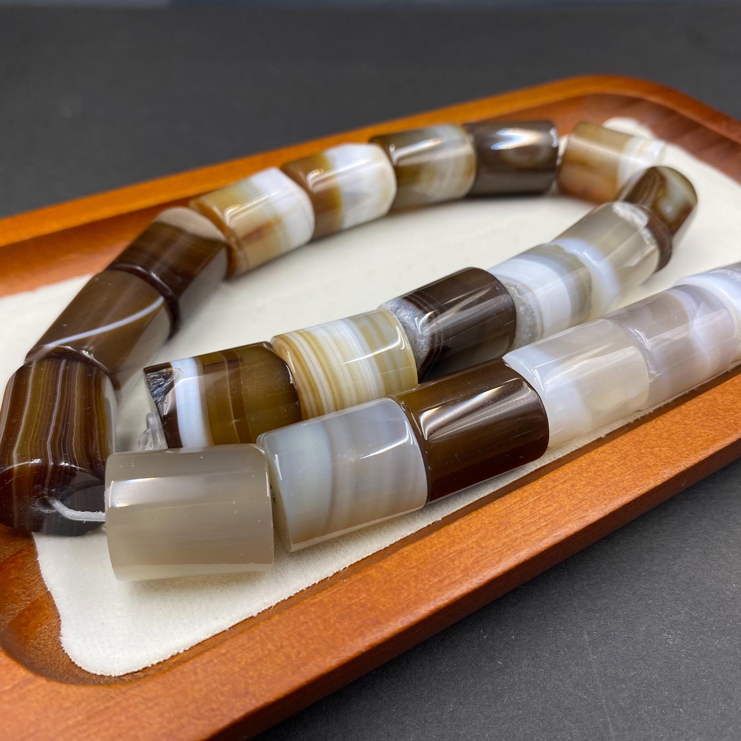 Naturstein Perlen braun gestreift für Schmuckherstellung, Boho DIY Zylinder Edelstein, Achat Bastelperlen für Armband oder Halskette