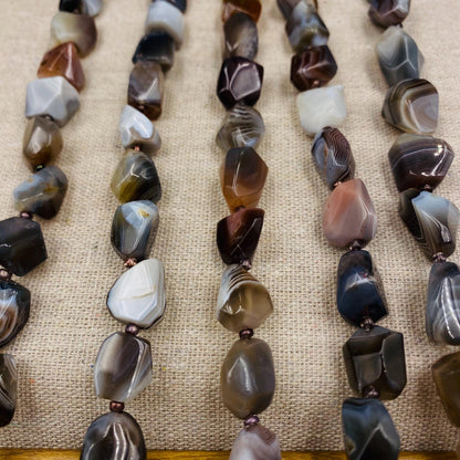 Natürliche Achatperlen in Freiform für Schmuckherstellung, Boho DIY Edelstein Perlen Strang, Heilstein Bastelperlen für Armband oder Kette