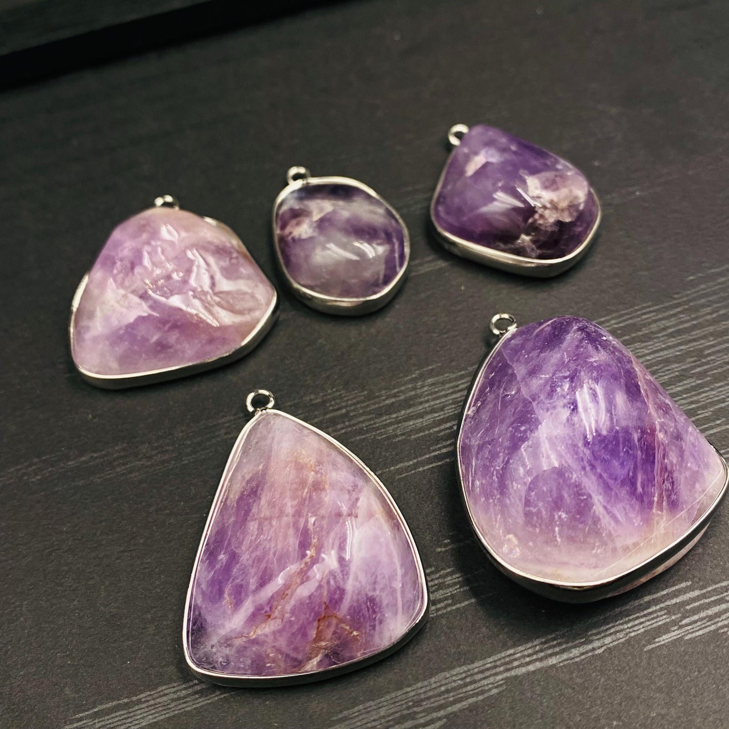 Natürlicher Amethyst Anhänger mit Metallfassung für Schmuckherstellung, Boho DIY Edelstein Heilstein Schmuck, handgefertigtes Unikat