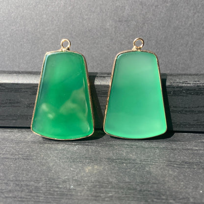 Grüner Achat Anhänger für DIY Schmuckherstellung, Naturstein mit Goldrand, Boho Bastelperlen für Halsketten oder Ohrringe, Einzelstück