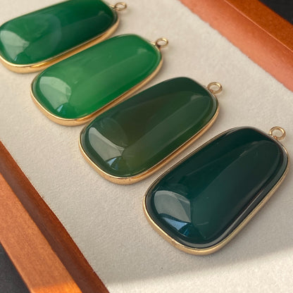 Grüner Achat Anhänger für DIY Schmuckherstellung, Naturstein mit Goldrand, Boho Bastelperlen für Halsketten oder Ohrringe, Einzelstück