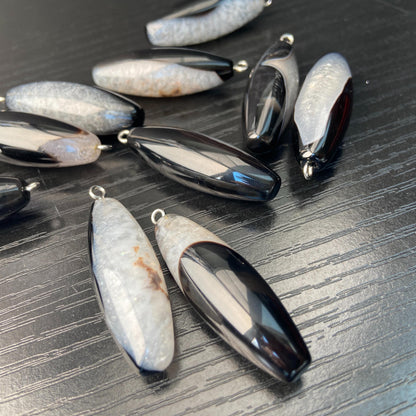 Natürlicher Kristall-Achat Anhänger für Schmuckherstellung – Boho DIY Perle, gebohrt, schwarzer & weißer Stein, Heilstein Unikat