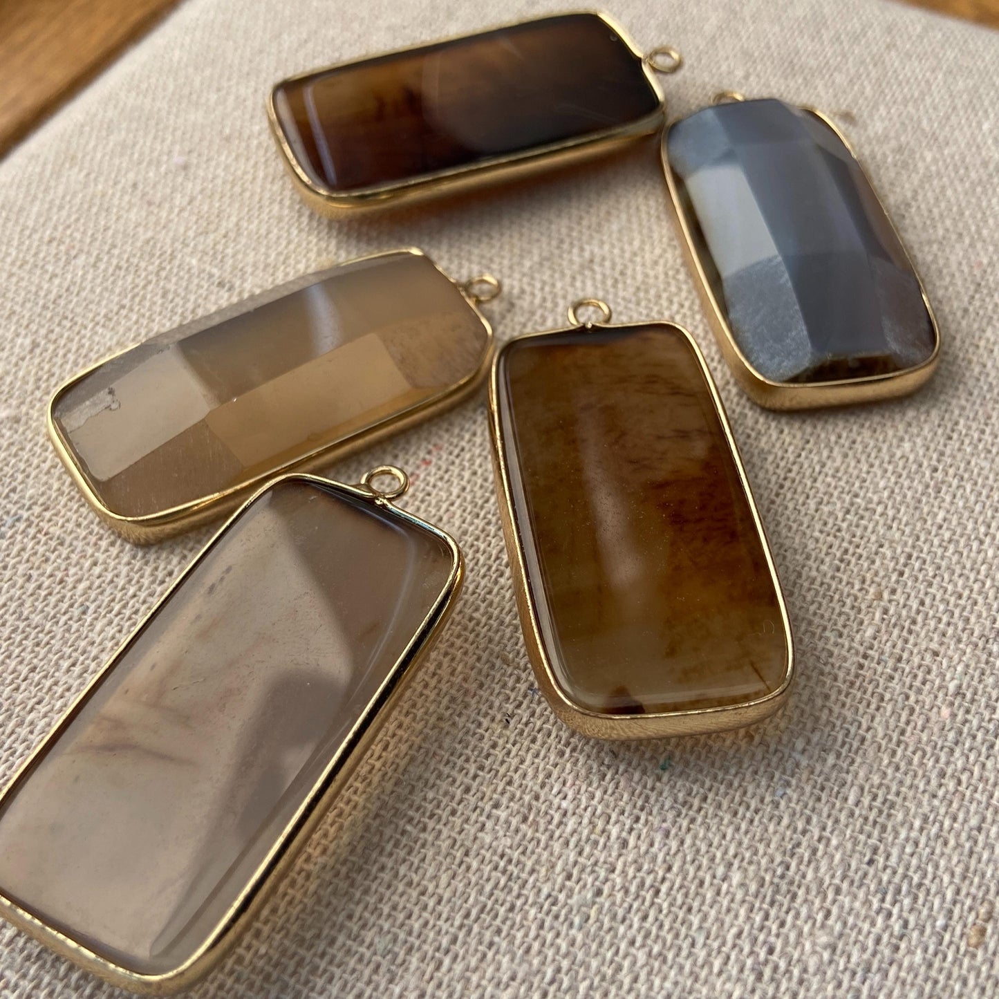 Natürlicher Achat Anhänger für DIY Schmuck · Goldrand · Facettierter rechteckiger Edelstein · Boho Bastelperle für Halskette