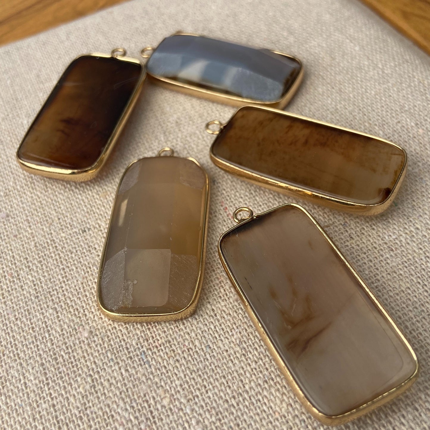 Natürlicher Achat Anhänger für DIY Schmuck · Goldrand · Facettierter rechteckiger Edelstein · Boho Bastelperle für Halskette