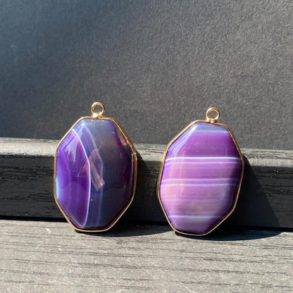 Facettierter lila Achat Anhänger mit Goldrahmen für Schmuckherstellung · Boho Stil · Naturstein Bastelperlen für DIY Halsketten & Geschenke
