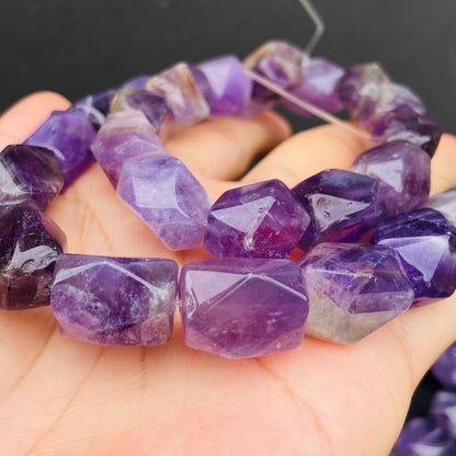 Natürliche Amethyst Edelsteinperlen für DIY Schmuck, Facettierte Chunky Nugget Form, Lila Kristallstrang für Armband oder Kette Basteln