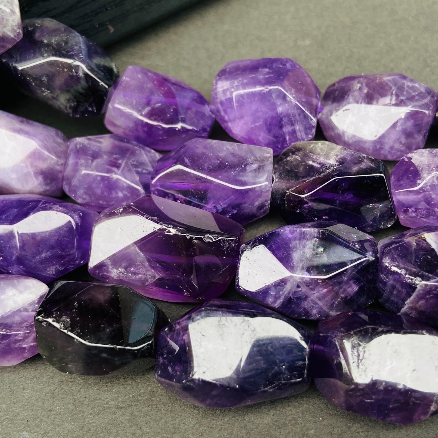 Uruguay Amethyst Nuggets Tiefviolett Große 16–20mm Unregelmäßiger Schliff Edelstein Perlen mit Loch für DIY Schmuck