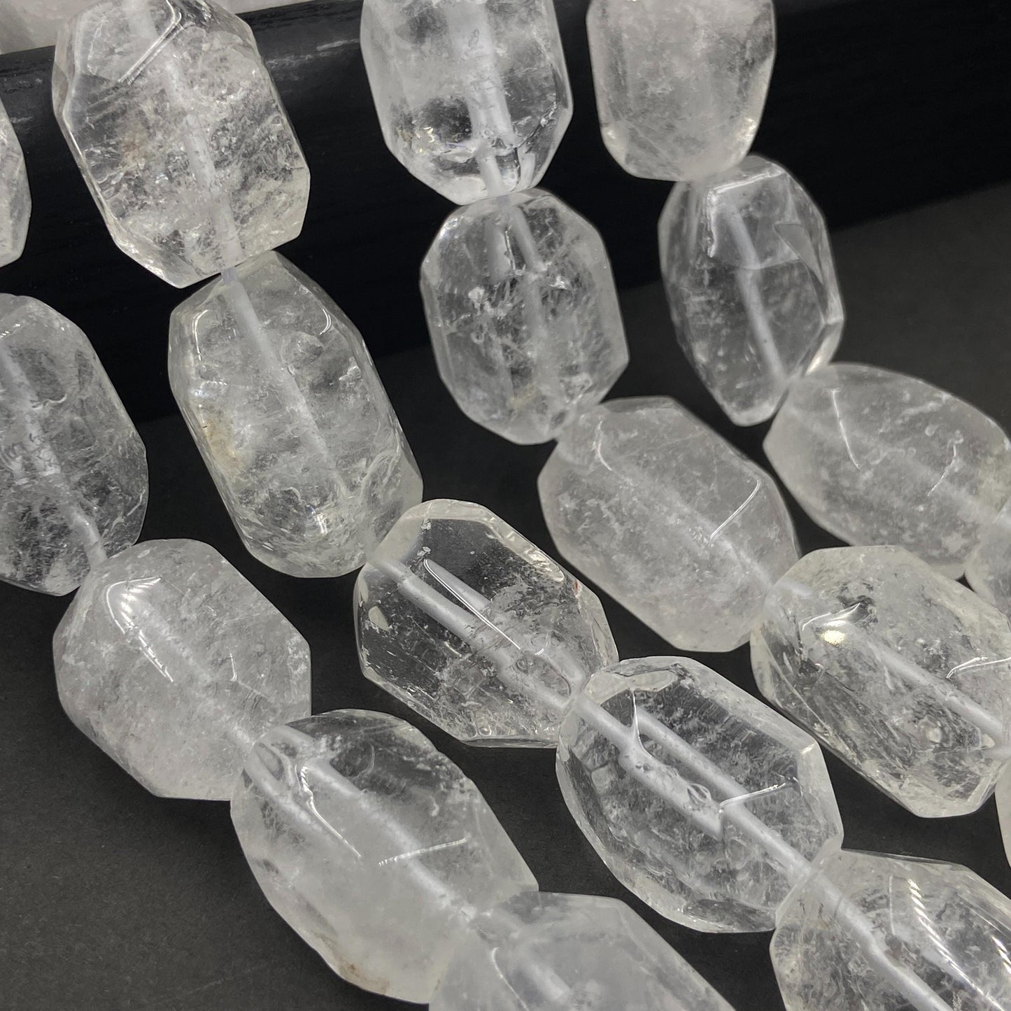 Facettierte Naturstein Perlen für Boho Schmuck DIY Projekte, Klarer Kristall für Heilstein Armband Kette Basteln 40cm Strang