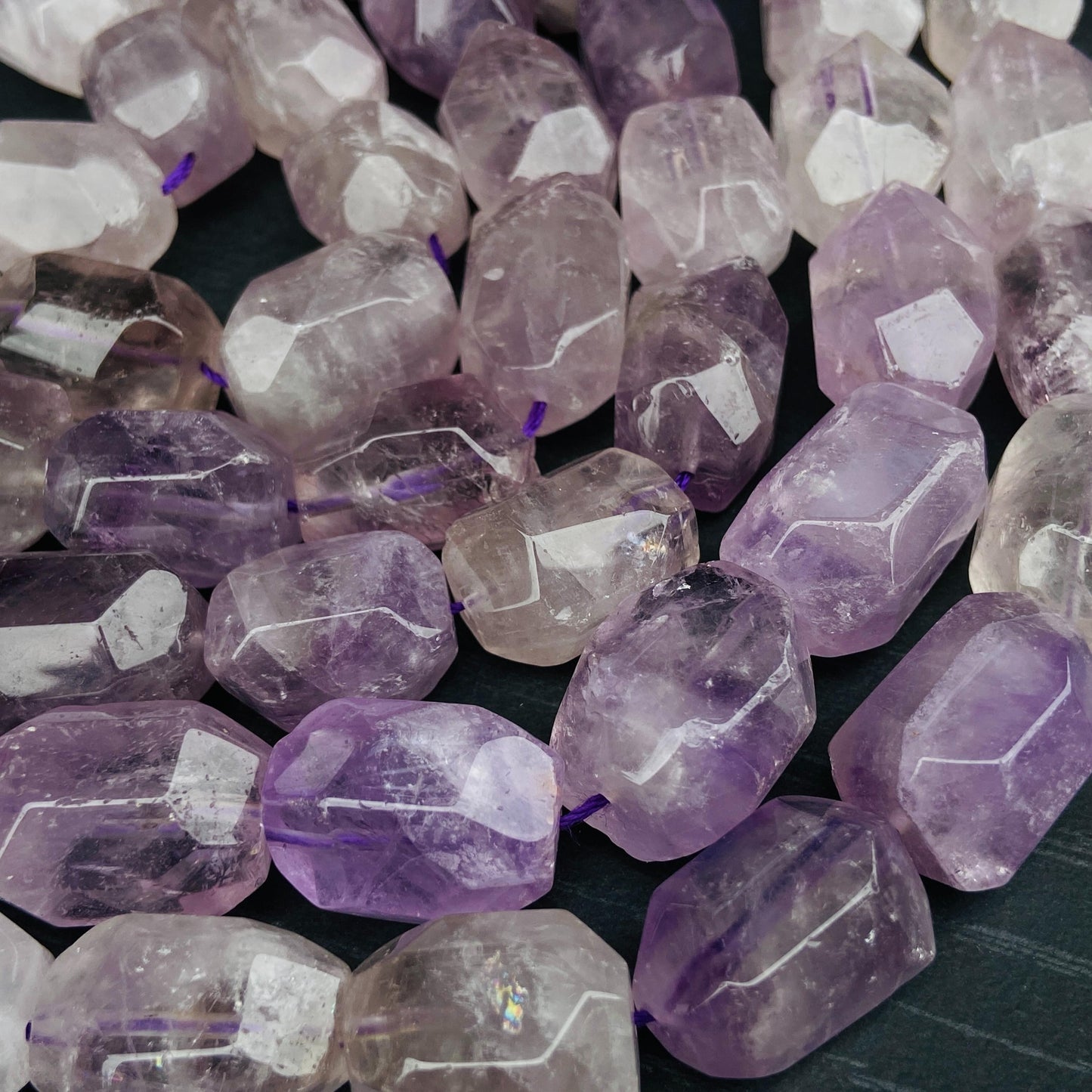Natürliche Amethyst Perlen Nuggets, lila Kristall Steine für Schmuckherstellung, Boho DIY Bastelperlen, facettierte Edelsteine Strang