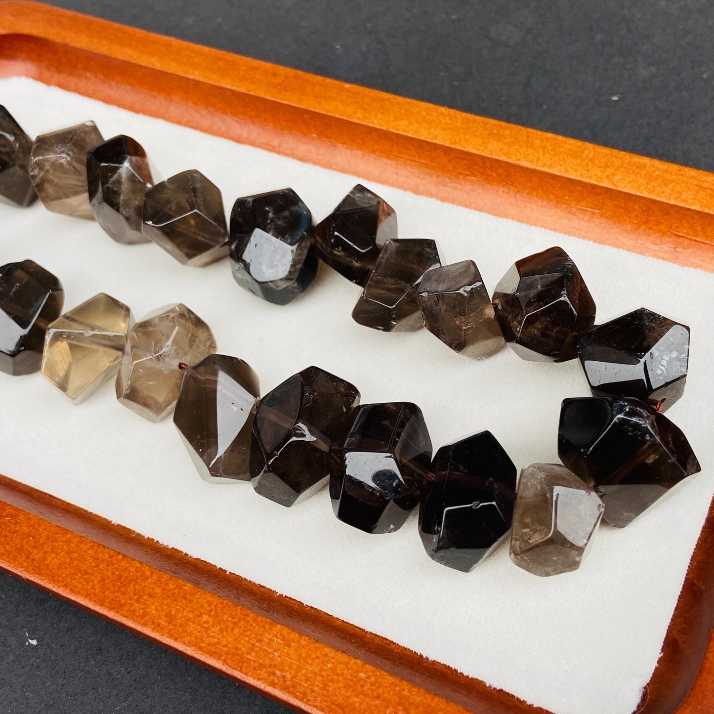 Natürliche Rauchquarz Perlen Strang, unregelmäßig facettierte Kristall Nuggets für Schmuckherstellung, Boho DIY Heilstein Bastelperlen 40cm