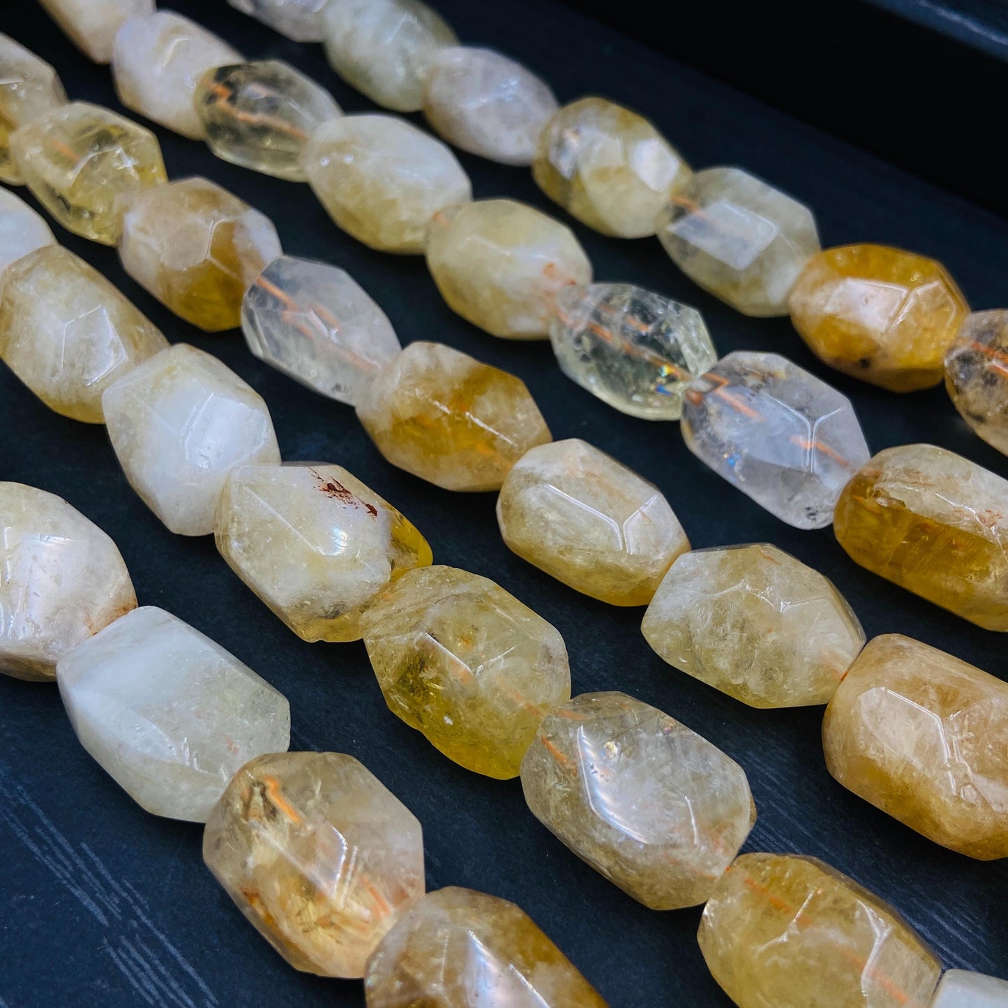 Natürliche Citrin Nuggets Perlen, gelbe Kristall Edelstein Strang für Schmuckherstellung, Boho DIY Bastelperlen, facettierte Heilsteine