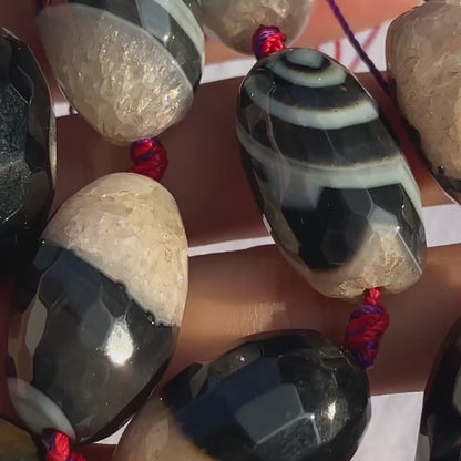 Natürliche Quarz Achat Edelsteinperlen mit Facettenschliff, zweifarbige Nugget Perlen für DIY Schmuckherstellung im Boho Stil, ca. 11 Stück