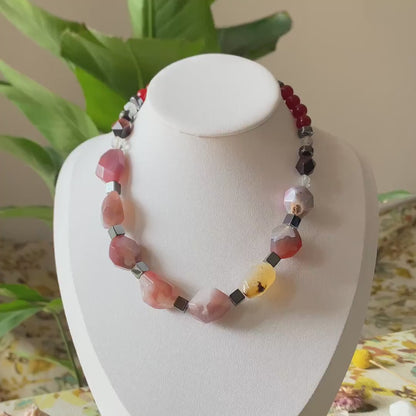 Einzigartige handgefertigte Halskette mit 925er Silberverschluss | Sakura-Achat, Hämatit &amp; Quarzperlen | Boho Ethno Edelstein Schmuck Geschenk