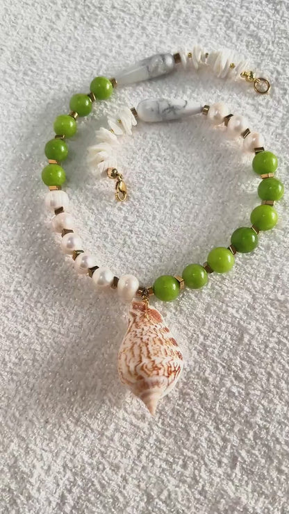 Handgefertigte bunte Perlenkette mit Muschelanhänger, Boho Choker, Sommer Statement Schmuck, Geschenk für Frauen