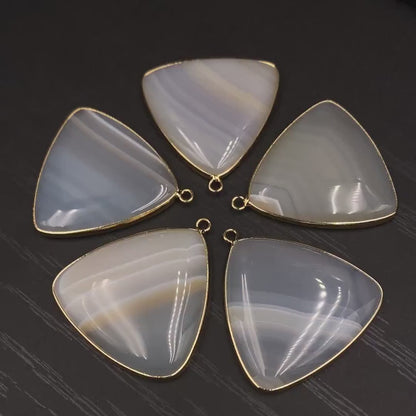 Natürlicher Dreieck Achat Anhänger mit vergoldetem Rand für DIY Schmuck, polierte Heilstein Perle für Boho Halsketten oder Ohrringe
