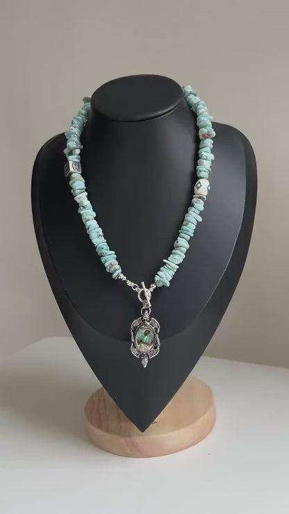 Halskette mit Anhänger aus natürlichem Larimar und Abalone-Muschel|Blaue handgefertigte Halskette|Einzigartiges Schmuckdesign|Frischer, eleganter und spiritueller Stil