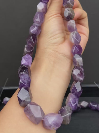 Natürliche Amethyst Edelsteinperlen für DIY Schmuck, Facettierte Chunky Nugget Form, Lila Kristallstrang für Armband oder Kette Basteln