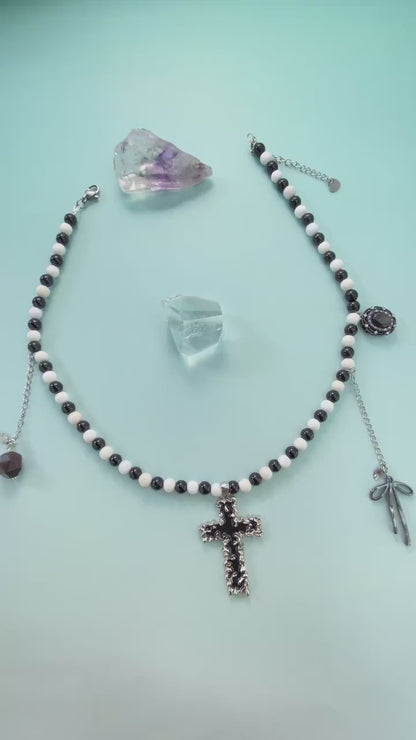 Natural Agate Beaded Necklace with Cross Pendant｜Black & White Gemstone Jewelry｜Handmade Spiritual Necklace｜Unique Gift for Women