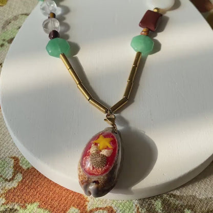 Handgefertigte Edelstein Halskette mit Aventurin, Achat, Rauchquarz, Kristall und Perlmutt, Boho Statement Kette mit Muschel Anhänger