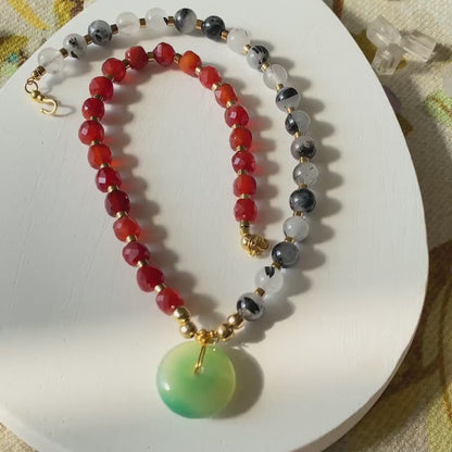 Statement Halskette mit grünem Achat Anhänger · Zweifarbige Edelstein Halskette aus Karneol & Rutilquarz · Handgemachter Choker