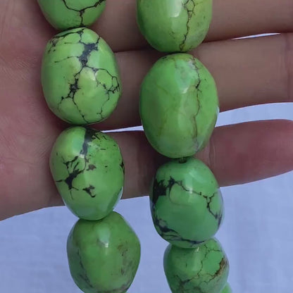 Chunky grüne Nugget Perlen aus synthetischem Türkis für DIY Schmuckherstellung, Edelsteinperlen im natürlichen Look, ca. 38cm Strang