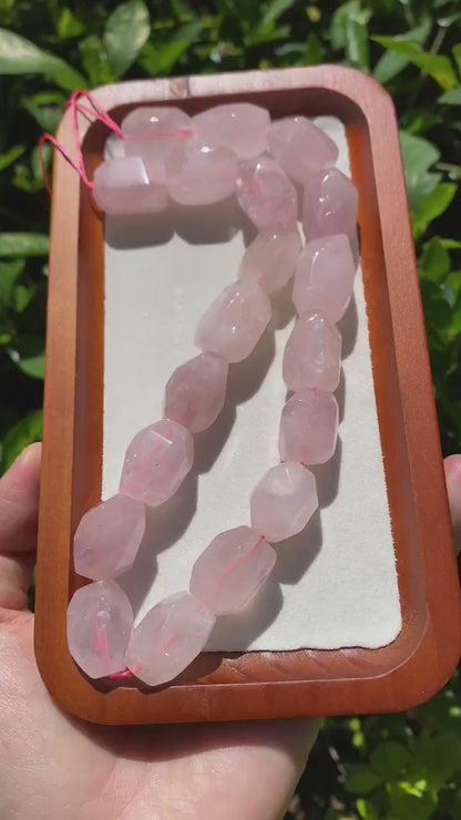 Natürliche Rosenquarz Perlen Nuggets, rosa Kristall Heilstein Strang für Schmuckherstellung, Boho DIY Bastelperlen, facettierte Edelsteine